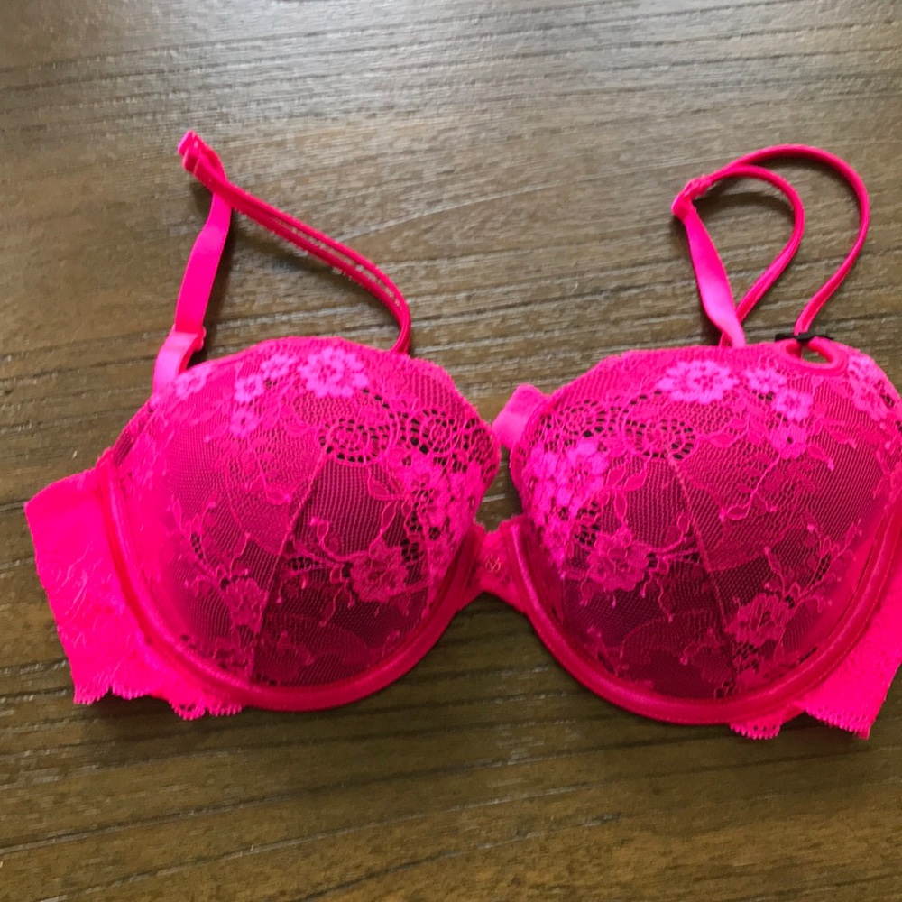 Victoria’s Secret bra 34D